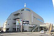 トイザらス入間店 745m