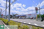 ウエルシア 徒歩12分。ドラックストア 890m