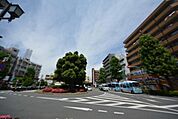 駅前 560m