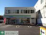周辺：ファミリーマート日野市立病院前店 徒歩8分。コンビニ 590m
