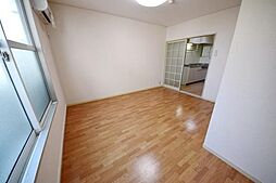 多摩都市モノレール 松が谷駅 徒歩15分の賃貸アパート 2階1Kのリビング/ダイニング