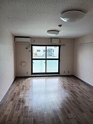 クロスロード 3階1Kのリビング/ダイニング