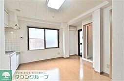 ファインクリスタル 301 3階ワンルームのリビング/ダイニング