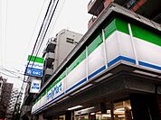 ファミリーマート板橋本町駅北店 徒歩5分。 340m