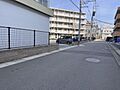 買い物施設も教...