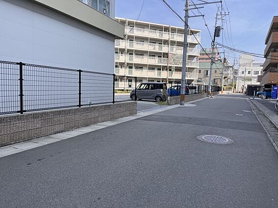 買い物施設も教...