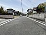 その他：広々とした前面道路！交通量も少なく、運転が苦手な方でもラクラク駐車です♪