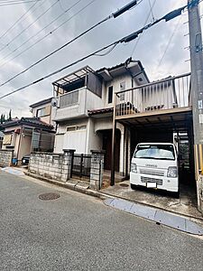 外観：外付バルコニーがある家
