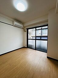 コスモスフラット 102 1階ワンルームのリビング/ダイニング