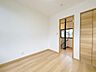 洋室：リフォーム済/2階南東側洋室/4.5帖　フローリング重張、壁天井クロス張替、建具交換を行いました。