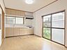 リビング/ダイニング：リフォーム済/ダイニング/7.5帖　天井・壁のクロス張替、床フローリングの重ね張り、照明交換を行っております。