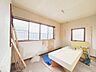 室内：リフォーム中/2階南西側洋室/5帖　フローリング重張、壁天井クロス張替、建具交換を行う予定です。