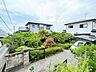その他：外観。庭があることが魅力的な住宅です。