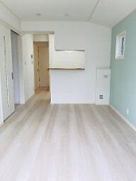 東急東横線 新丸子駅 徒歩6分の賃貸アパート 2階1LDKのリビング/ダイニング