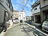 外観：前面道路含む現地写真