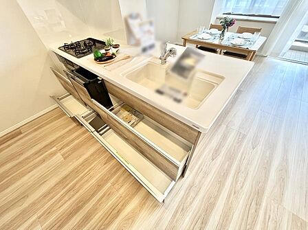 使いやすさを優先したスライド式収納タイプ！