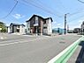 外観：～Exterior～　前面道路は閑静な住宅地をはしる車通りの少ない道路。駐車の出し入れもらくらくです！ご不明点・現地見学のご希望は、お気軽にお問い合わせください！