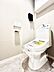 トイレ：トイレは温水洗浄機能付き