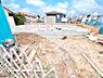 外観：～Exterior～  閑静な住宅地で子育て家族にピッタリ。  毎日のお散歩も快適な緑に恵まれたエリアで、自然に包まれた穏やかな暮らしを実現するための、ゆとりある住環境が整っています。