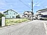 外観：～Exterior～　前面道路は閑静な住宅地をはしる車通りの少ない道路。駐車の出し入れもらくらくです！ご不明点・現地見学のご希望は、お気軽にお問い合わせください！