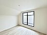 室内：◆3号棟◆～Bed Room～  「今日も一日お疲れ様」とご夫婦でゆったりくつろげる寝室。  毎日の家事やお仕事に疲れた日はフカフカのベットで癒されてください。テレビや本棚をおいても快適な広さが自慢♪