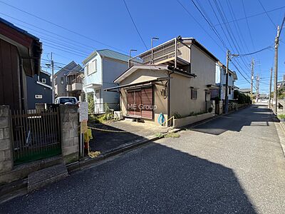 外観：〜Exterior〜　閑静な住宅地で子育て家族にピッタリ。  毎日のお散歩も快適な緑に恵まれたエリアで、自然に包まれた穏やかな暮らしを実現するための、ゆとりある住環境が整っています。  