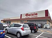 ベイシアスーパーマーケット鳩山店 徒歩34分、車約5分です。 2650m