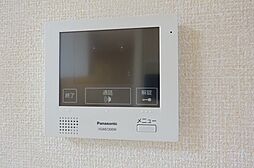 モニター付きインターホンで、来客の顔を確認できます。
