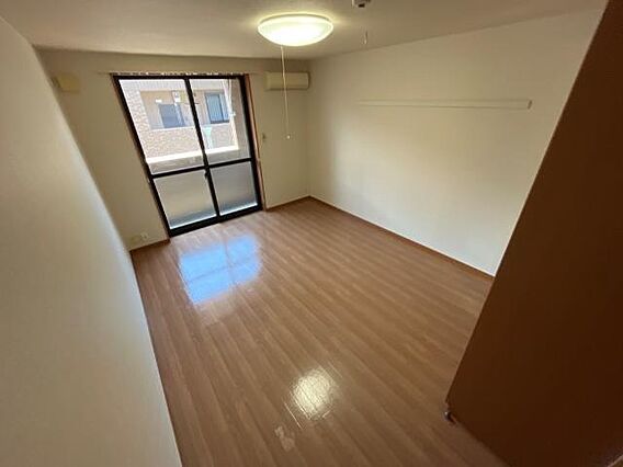 エバーグリーン_内装_1