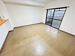 アーバン明治参番館 3LDKのリビング/ダイニング