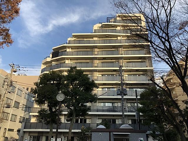 3 / 23