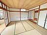 和室：＼暮らしにゆとりをもたらす和の空間／客間や寝室、お子さまの遊び場、在宅ワークにも活躍する万能な和室。落ち着きある空間として使いやすく、暮らしの幅を広げてくれます。