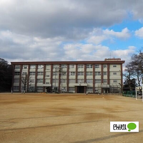 画像27:中学校「和歌山市立日進中学校まで1818m」