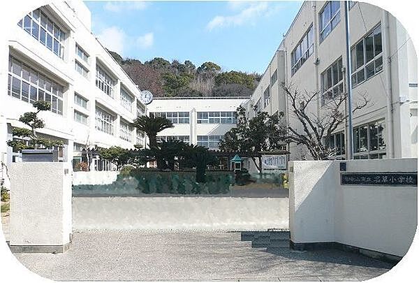 画像27:小学校「和歌山市立名草小学校まで2301m」