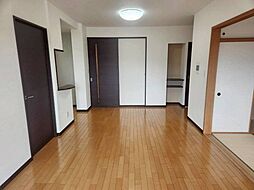 アンピール弥生が丘 4LDKのリビング/ダイニング