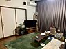 リビング/ダイニング：和室と隣接した開放的なレイアウト。扉を開ければさらに広々とした空間として、多目的に活用いただけます。