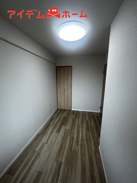 広々とした居住空間は日々の暮らしを彩り、 心のやすらぎと満足感を与えてくれます。 