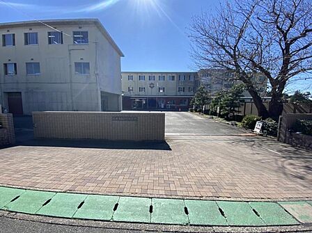 浜松市立西部中学校（640m）