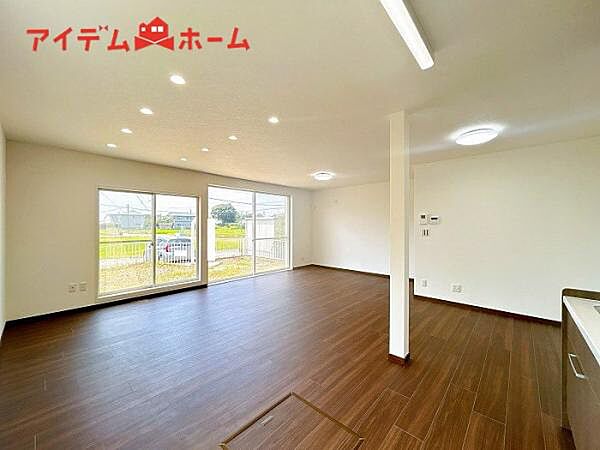 リビング/ダイニングを拡大表示