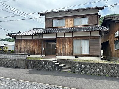 外観：木目が綺麗な建物です♪是非内見してみてください！