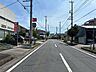 外観：前面道路含む現地写真