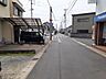 外観：前面道路含む現地写真