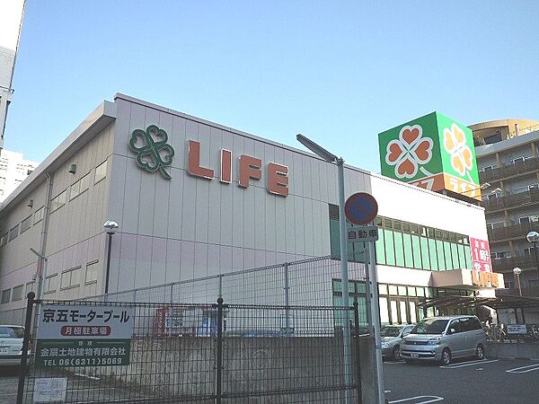 【スーパー】ライフ阿波座駅前店まで373ｍ