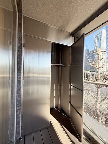 バルコニーに専用トランクルーム完備