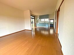 大江5丁目貸家 4LDKのリビング/ダイニング