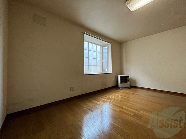画像10:寝室のお部屋を撮ってみました。家具の配置もしやすそう。