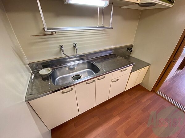 画像5:シンプルなキッチンです。ガスコンロも設置できる仕様です。