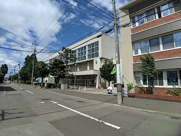 画像14:札幌市立伏見中学校 1229m