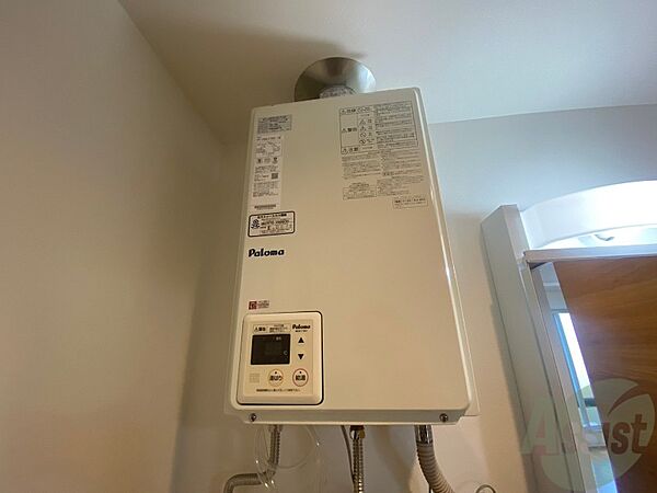 画像23:給湯器は簡単操作で温度調整ができますよ。