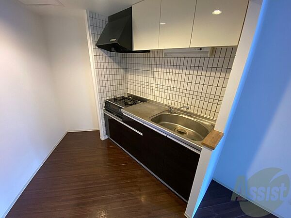 画像8:キッチン周りは意外と物が多いので棚が置けるといいですね。